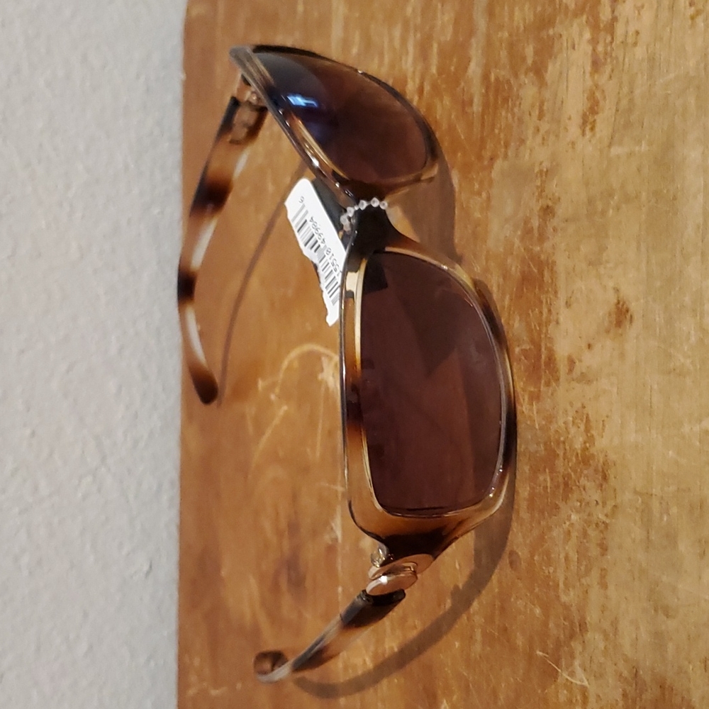 SUNGLASSES - Foster Grant sunglasses.